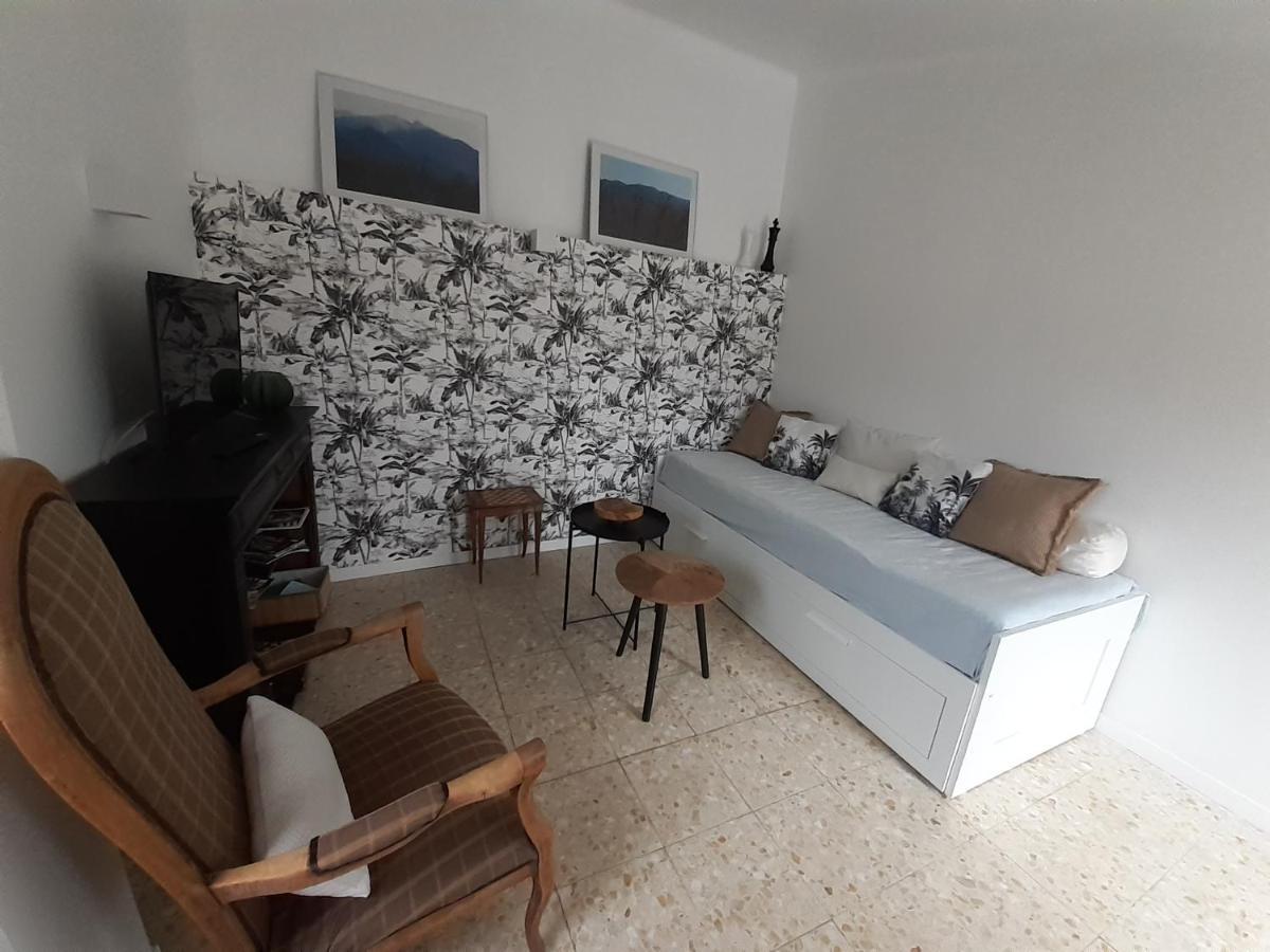 Agreable Maison De Village Avec Terrasse Vinca Екстериор снимка