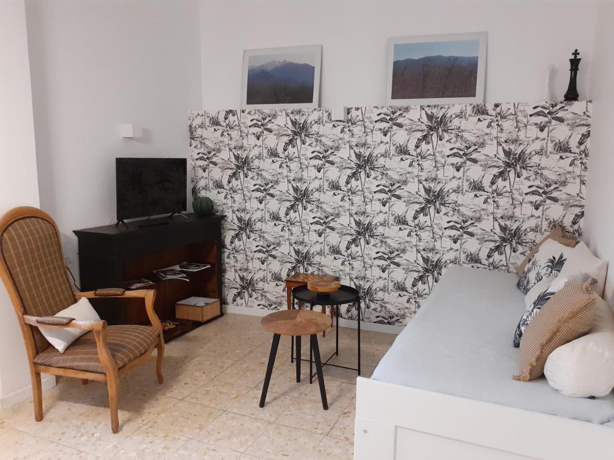 Agreable Maison De Village Avec Terrasse Vinca Екстериор снимка