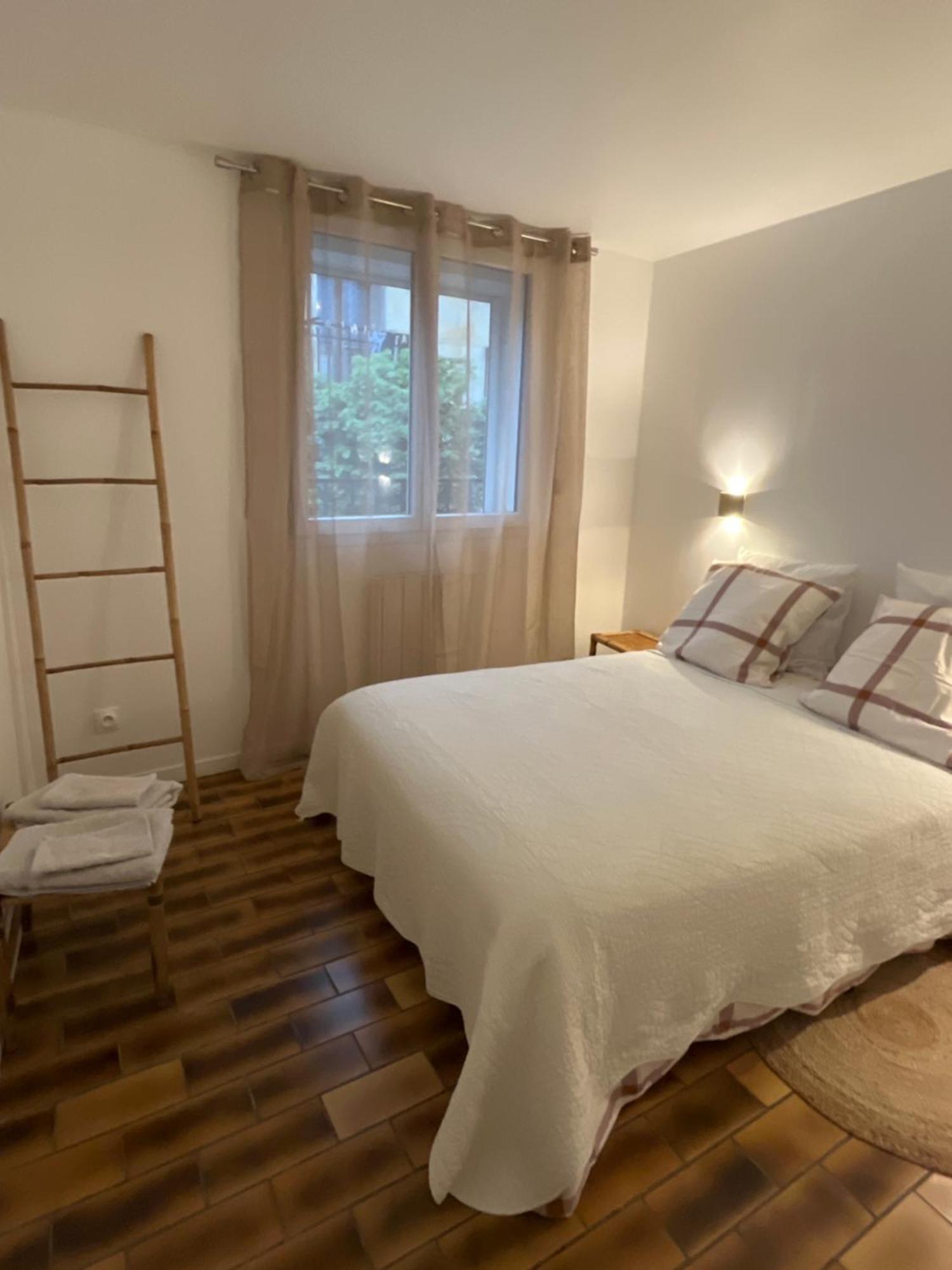 Agreable Maison De Village Avec Terrasse Vinca Екстериор снимка